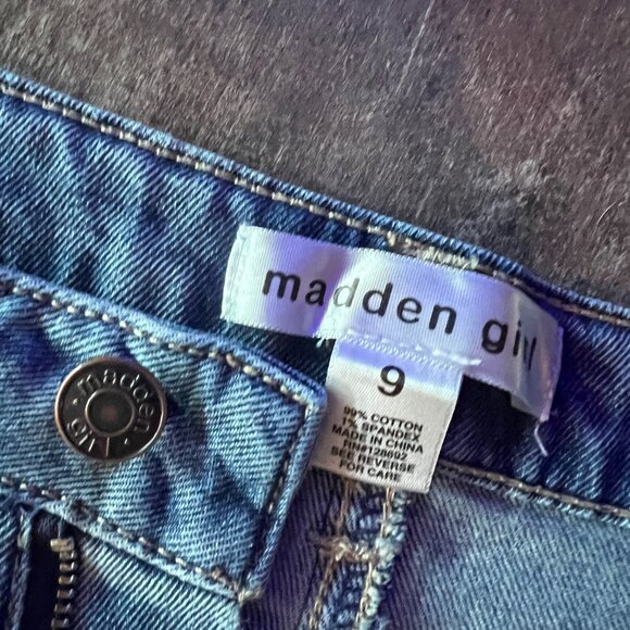 Madden Girl Juniors' High-Rise Slouchy Wide-Leg Cuffed Jeans 9 - Picture 9 of 10